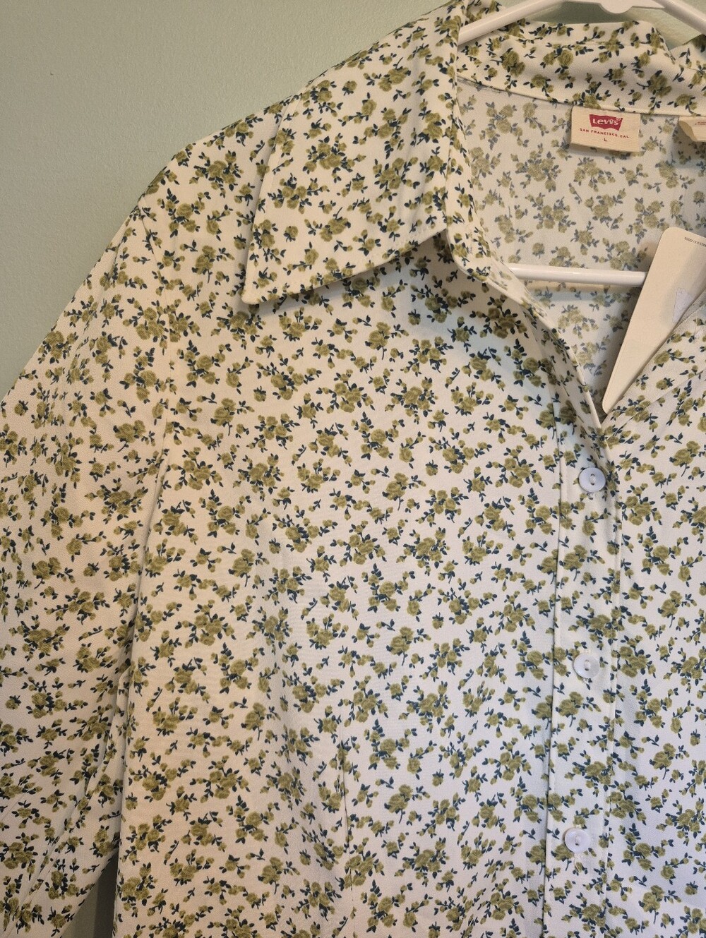 NWT Levi Women's White Satin Button-Up Blouse w Green Floral Print Size Large - Picture 3 of 7